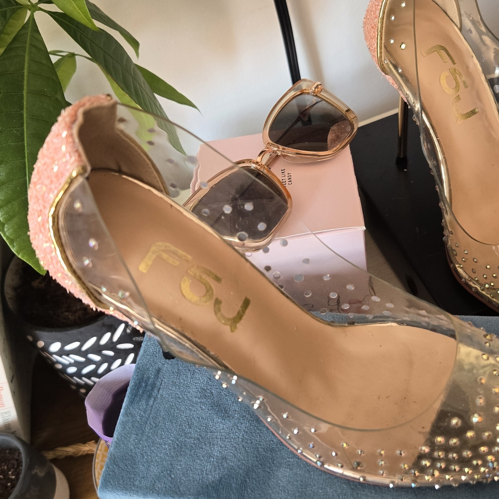 💃Stylish Transparent Heels with Gold and Pink Accents✨️ - Picture 2 of 12